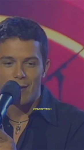 wefoundlovemusic on Instagram: "Song: Corazón Partío by Alejandro Sanz💚 . . . . . . . . . . . #viral #lyrics #wefoundlovemusic #traduccion #alejandrosanz #corazonpartio #españa #letras #canciones"