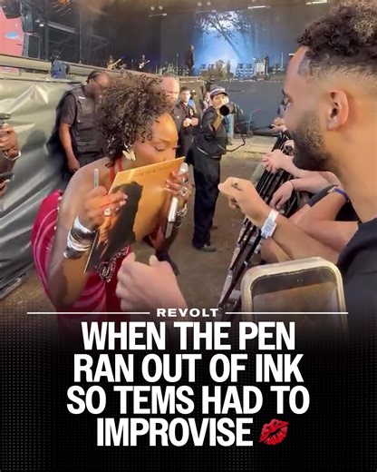 Tems taking care of her fan by kissing the vinyl when the pen ran out of ink 💋 #tems