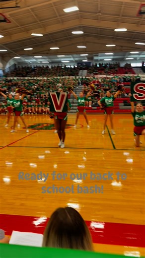 Back to School Bash with the L-P Cheerleaders! ❤️💚🎉 | La Salle-Peru Township High School District 120