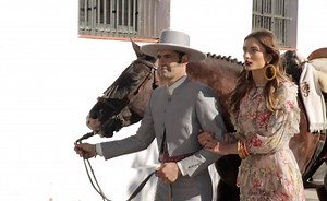 69K views · 671 reactions | Al mal tiempo, un buen sueño. Haz como Andreea Diaconu, portada de #VogueMarzo, y piérdete en un día soleado en Sevilla. | Vogue España | Facebook