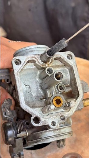 cleaning the carburetor for beginners 🚿 #carb #shorts