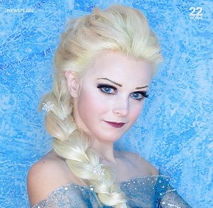 245K views · 188 reactions | Watch this talented makeup artist transform herself in to Elsa from Frozen ❄️☃️ | 22 Words | Facebook