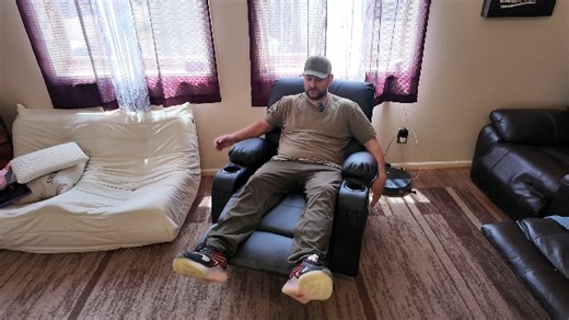 Watch Comfy Electric Recliner Review  on Amazon Live