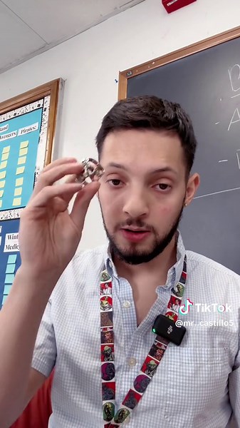 This ones more instructional than funny. A basic video to help my beginner clarinets who always ask me to set them up. How to put your reed on your mouthpiece; beginner clarinets save this video 👀#clarinet