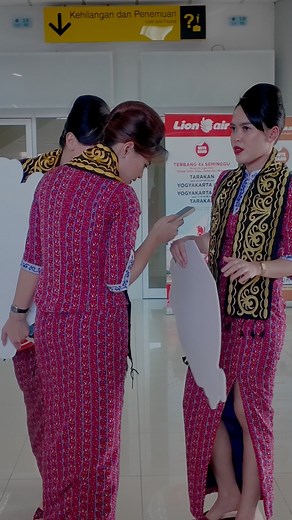 19K views · 555 reactions | Pramugari lion air foto di bandara tarakan #lionair #pramugariviral #pramugari #cabincrew #pramugariindonesia #pramugaricantik #pramugarilionair | Pramugari Indonesia | Facebook