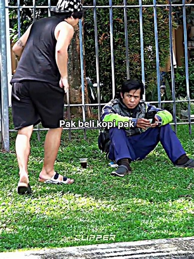 Prank buying coffee from an ojol who is resting😹 #shorts #aidanmirza #pranks