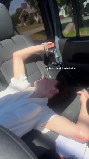 On the Way to the Beach: Sunny Drive with Ariana Grande