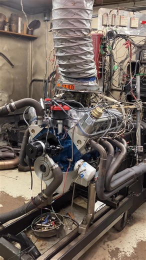 A good customer brought this 393 Ford stroker Windsor in today. 11:1 compression, Speedmaster 190 cc heads and single plane intake. .610 lift hydraulic roller cam I don’t know the duration. 520 hp and 515 trq all below 6000 rpm. The smoke is an oil leak on the intake but that’s why it’s on the dyno. Tune and fix any problems before it’s in the vehicle. Great running engine! | Powerline Performance Machine