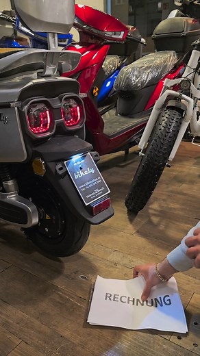 ⚡ Bikely KUBA GREE-08 – Power, Reichweite & Stil in einem! 🛵 Fahrspaß pur – wähle deine Reichweite & Akku-Variante: 🔋 Ohne Akku: 1.090 € 🔋 Bis 50 km (Bleigel, 72V 20Ah): 1.140 € 🔋 Bis 60 km (Lithium, 72V 20Ah): 1.740 € 🔋 Bis 110 km (Lithium, 60V 40Ah): 1.790 € 🔋 Bis 225 km (Lithium, 60V 78Ah): 2.080 € 🔋 Bis 240 km (Lithium, 72V 78Ah): 2.290 € 🌿 Dieses Modell ist förderbar – bis zu 600 € Umweltförderung! 💚 ✅ Kostenloser 1. Service | Mit Garantie | Ratenzahlung möglich Erhältlich nur bei 