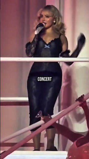 Sabrina carpenter need a bathroom in the mid concert🔥🎤🫣💯