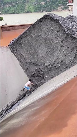 Gravel Barge Unloading Process - Good tools and machinery make work easy