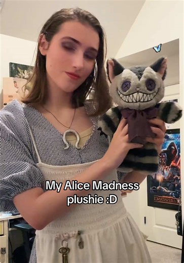 Alice Liddell 🩵✨ cat is official and from plushie dreadfuls! Cosplay is thrifted/handmade⭐️🌹 #alicemadnessreturnscosplay #aliceliddell #aliceliddellcosplay #plushiedreadfuls #americanmcgeesalice 🌹⭐️