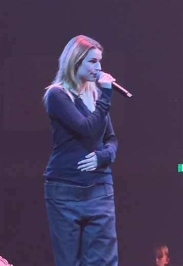 Quelle surprise !! #adelecastillon #bigflooli #zenith #nantes #concert | Adele