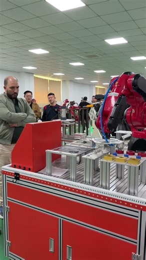 Teaching robots and workbenches used in schools #industrialrobots #six-axisrobots #factory