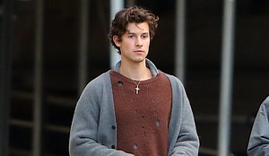 Shawn Mendes Takes His Dog Tarzan For a Walk in NYC