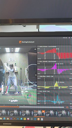 📍 Oneswing System — Principle. Practice. Founder & Director Oneswing Golf Academy 골프를 기술의 나열이 아니라 한 사람의 길을 세우는 ‘원리(Principle)’로 바라보고, 그 원리가 몸과 습관 속에서 숨을 틔우도록 ‘실천(Practice)’으로 이어갑니다. 우리는 스윙 한 번을 고치는 것이 아니라, 선수 한 사람의 생애를 기르는 마음으로 지도합니다. 데이터는 선수의 진실을 말하고, 철학은 그 진실이 나아가야 할 방향을 밝힙니다. 우리는 그 두 세계를 잇는 훈련을 합니다— 선수 분석 전문 아카데미, 선수 육성 시스템, 그리고 스스로 깨어나는 선수를 향한 긴 호흡의 교육. 🏌️‍♂️ 본원(부산·창원) @oneswing_practice 🌉 인천 계양 @oneswing_incheon ⛰️ 대구·경산 @oneswing_gyeongsan ⛳️ 연습장 @oneswing_practice #원스윙골프아카데미 #OneswingG