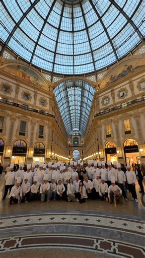 🇮🇹 Viva la Cucina Italiana! 10 Dicembre 2025 🗓️ una data da segnare sul calendario, un riconoscimento storico: la cucina italiana è ufficialmente la prima al mondo a diventare Patrimonio Immateriale dell’Umanità UNESCO 🌍 Un traguardo straordinario, frutto di un impegno condiviso che porta nel mondo i valori più autentici della nostra cultura gastronomica. 🍝❤️ Nel nostro piccolo, vogliamo celebrare questo momento speciale ripercorrendo alcuni momenti del Congresso Les Toques Blanches d’Honne