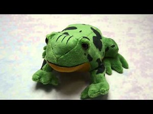 拳で押すとメメタァと鳴くカエルのぬいぐるみ