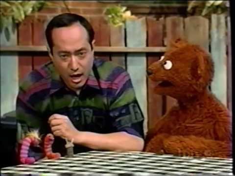 Sesame Street (#3882): Slimey Falls in Love With Glo Worm