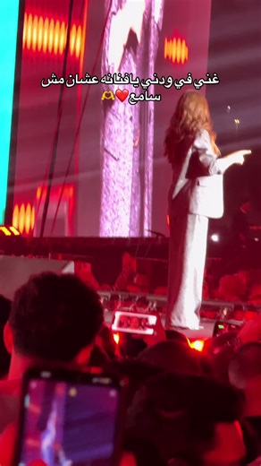 الأغاني الاحتفالية مع إليسا في رأس السنة