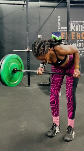 Lunges, Rows and Clusters👌🏾👌🏾#crossfit #nike #gymtok #onlyfitgirls #niketraining #nikewomen #rows #lunges #cluster #dumbbellworkout