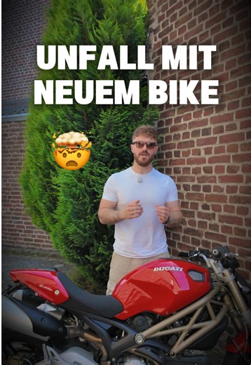 🤔 Fahrfehler oder einfach nur Pech? Er schrottet ein nagelneues Bike. Und das kann auch dir passieren. 🤔 Nur weil ein Reifen neu ist, heißt das nicht, dass er direkt vollen Grip hat. Reifen brauchen Temperatur und die ersten Kilometer ein bisschen Gefühl. Zu viel Gas, zu viel Schräglage oder zu viel Vertrauen – und es kann schneller passieren, als man denkt. 😭 „Mir passiert das nicht.“ …denken die meisten. Bis es passiert. Solche Analysen können dir vielleicht irgendwann mal einen echten Unfa