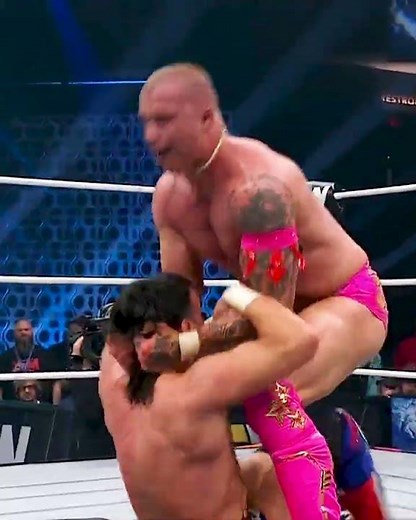 #SpeedballBailey vs #KyleFletcher is INCREDIBLE! #AEWDynamite