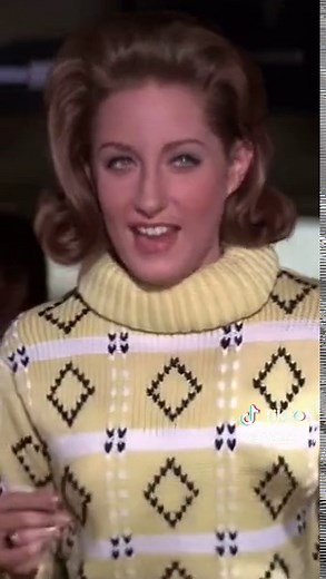 Lesley Gore singing ‘Sunshine, lollipops and rainbows’ in film “Ski Party” (1965)☀️🍭#oldhollywood #fyp #movies #goldenageofhollywood #vintage #classic #lesleygore #oldhollywoodmovies #goldenera #groovy #oldhollywoodstars #sunshinelollipopsandrainbows #skitrip #frankieavalon #oldmovies #song #youdontownme #dwaynehickman #itsmyparty #foryoupage #oldhollywoodactress #deborahwalley #skiparty #iconic #voice #moviescenes #60smusic #vocals #oldhollywoodstyle #1960smusic #lesley #film #musical #vintage