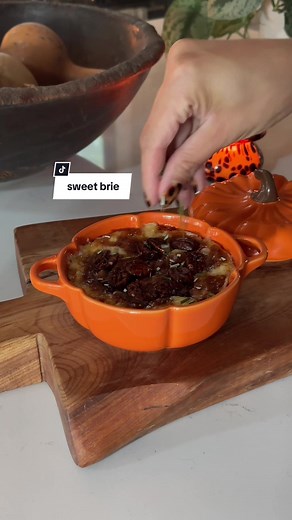 Sweet Baked Brie with Fig Jam Recipe