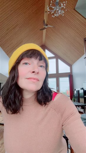 2.3K views · 324 reactions | La vida loca! Un petit work out sur le contoir avant de vider le lave-vaisselle! lol! #revolution #dance #danse #mom #beige | Annie Dufresne | Facebook