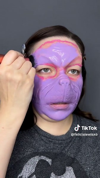 Creative Christmas Makeup Tutorial: Grinch Transformation