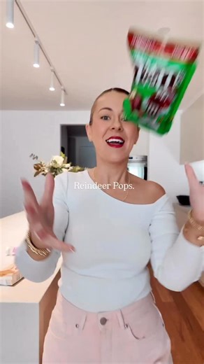 With carols, class parties and a million little Christmas moments popping up… these Reindeer Pops are our cute little lifesavers 🦌❤️ (Note: use baking paper 🤭) All you need: Scotch Fingers, melted chocolate, pretzels, red M&Ms and the sweetest candy eyeballs. Dip, decorate, chill.. and they’re ready to bring a smile to any festive activity 🎄✨ | Rebecca Little