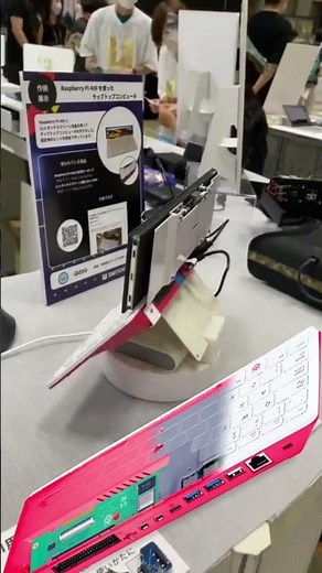 Want a POWERFUL Cyberdeck? Raspberry Pi 400 Review