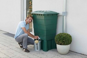 Ce récupérateur d'eau de pluie de 300 L est à moins de 45 € sur ces célèbres boutiques de bricolage