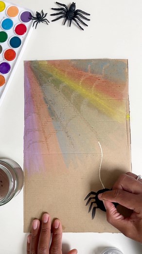 Use a candle wax to create this fun piece of colourful web art #kidscrafts #spiderweb #spiderwebart | Creative Mama Che