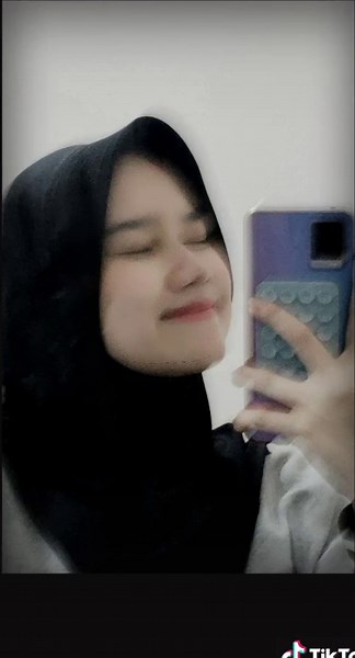 Smartphone Case Design: Unique Blue and Purple Patterns