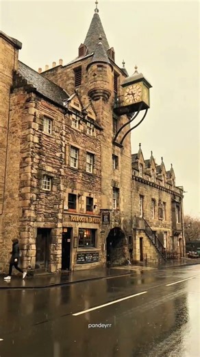 Edinburgh City | Historic Streets & Stunning Views #Edinburgh #EdinburghCity #Scotland#visitscotland