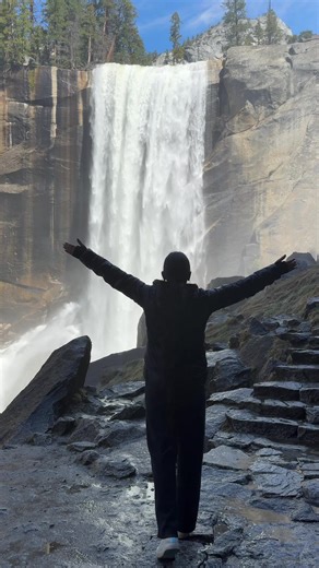 : Do you know this secret spot in Yosemite with one of the best views? 🏔️ 📍 Vernal Fall, in Yosemite National Park This is one of the most beautiful viewpoints in Yosemite and totally worth the hike. The trail to Vernal Fall is part of the famous Mist Trail and gives you incredible views of the waterfall, granite cliffs, and the valley. It is not an easy hike, but the views at the top make it one of the best hikes in Yosemite National Park. If you are visiting Yosemite in spring or early summe
