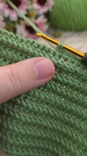 Herringbone single crochet, crochet herringbone stitch, modern crochet textures, dense crochet stitches, woven crochet look, crochet tutorial for beginners, herringbone stitch pattern, unique crochet stitches, crochet for bags, crochet stitch library. #crochet #herringbonestitch #crochettutorial #slowfashion #handmade #crochetpattern #yarnaddict #stitchpattern #crochetbag #moderncrochet #crocheting #diycrafts | Creative ideas