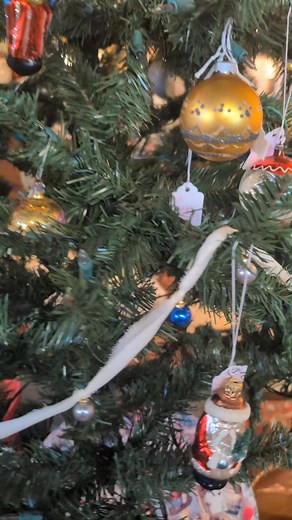 Christmas is coming in Booth № 718 at Goodlettsville Antique Mall !! If you love mercury glass and vintage ornaments, we've got you!!! | The Preppy Eclectic