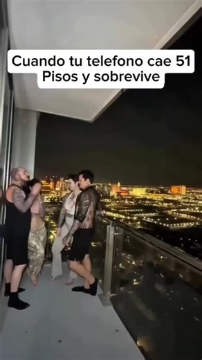 133K views · 508 reactions | Cayó del piso 51 y SIGUE grabando ⬇️ Yo sigo con lo importante: invitarte al DonWeb Day 烙 Evento ONLINE y GRATIS para aprender IA de verdad. Inscribite en donwebday.com  | donweb | Facebook