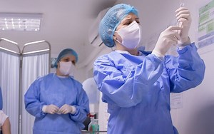 Platforma pe care românii se pot programa online pentru a se vaccina împotriva coronavirusului este operațională. În primă fază se pot înscrie persoanele din etapa 1 - domeniile sănătate și social