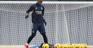 Vini Jr volta a treinar com bola no Real Madrid após lesão com a Seleção Brasileira