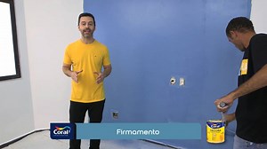 #DicaDoMaurício Ontem no episódio do programa Decora, no GNT, o Maurício Arruda mostrou que com apenas um quartinho (900 ml) de Coral Decora, que custa aproximadamente R$ 50, todo mundo pode transformar um ambiente. Quer ver? Confere aqui! | Tintas Coral