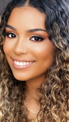 𝐀𝐍𝐃𝐈𝐄𝐒 INTERNATIONAL 𝗖𝗔𝗥𝗜𝗕𝗕𝗘𝗔𝗡 𝖬𝖠𝖪𝖤𝖴𝖯 𝖠𝖱𝖳𝖨𝖲𝖳 on Instagram: "Soft makeup Glam Nude Model @vnl_64 #tutorial #makeup #makeupartist #makeupworldwide #look #soft #nude"