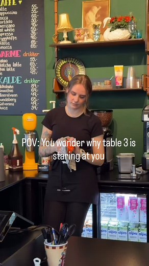POV: You wonder why table 3 is staring at you Velkommen til Icon Retro! 😅💃 | Icon Retro
