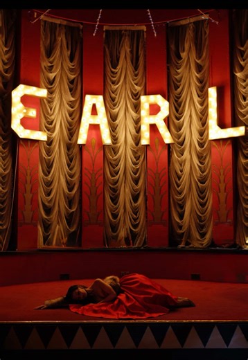 Old Hollywood-Themed Photoshoot Ideas