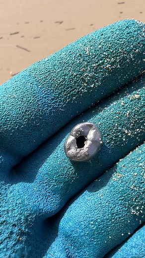 5.1K views · 46 reactions | nteresting beach find this morning! #interesting #beach #sand #metaldetecting #amazing | Gigmaster | Facebook