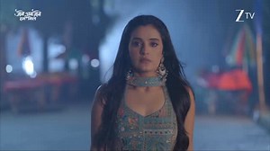 Raghav ko barbaad karne ka Reet ka hai mazboot iraada, kya woh nibha paayegi apni Maa ko kiya vaada? Dekhiye #JaaneAnjaaneHumMile har roz, raat 8:00 baje, sirf #ZeeTV par. #Reet #Raghav #Buaji #JAHMEpisodic #AapkaApnaZeeTV | ZEE TV