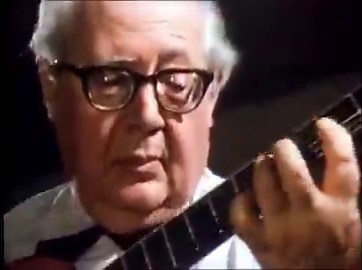 Spanish guitar legend Andrés Segovia performs Bach's Gavotte — pure, timeless beauty 💖✨🎸